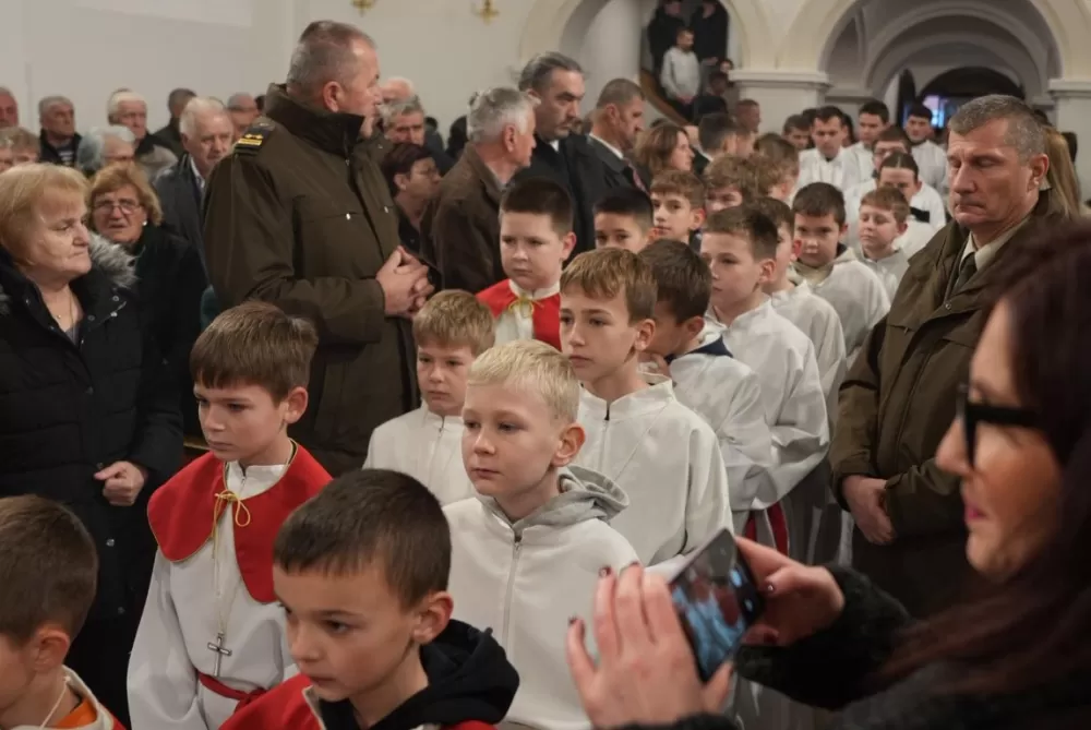 Polaganjem vijenaca i svečanom misom započelo obilježavanje Dana Općine Jakšić