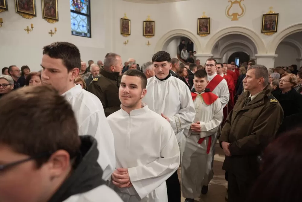 Polaganjem vijenaca i svečanom misom započelo obilježavanje Dana Općine Jakšić