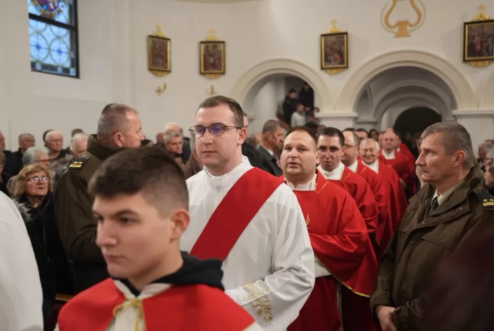 Polaganjem vijenaca i svečanom misom započelo obilježavanje Dana Općine Jakšić