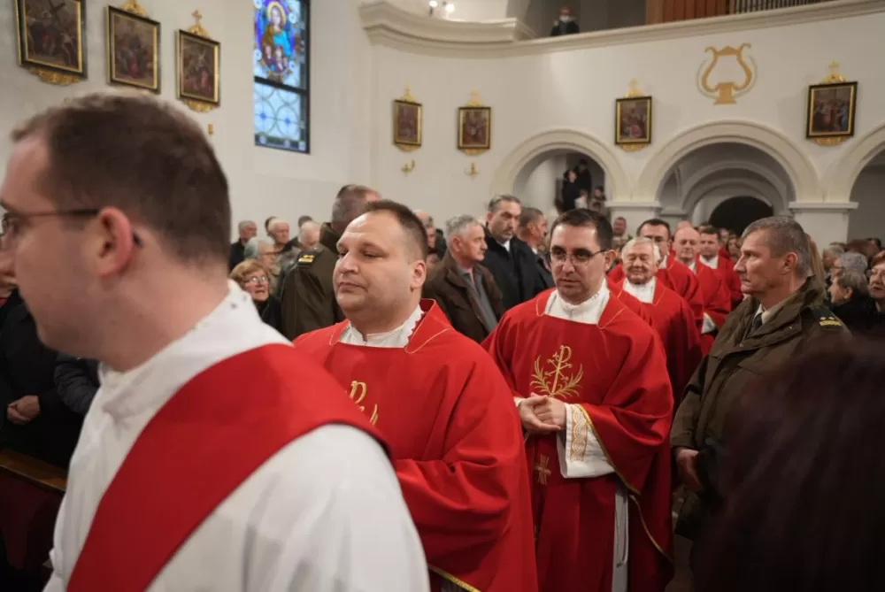 Polaganjem vijenaca i svečanom misom započelo obilježavanje Dana Općine Jakšić