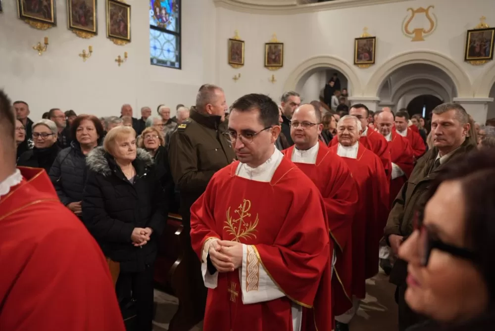 Polaganjem vijenaca i svečanom misom započelo obilježavanje Dana Općine Jakšić
