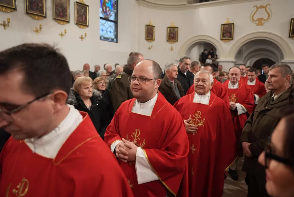 Polaganjem vijenaca i svečanom misom započelo obilježavanje Dana Općine Jakšić