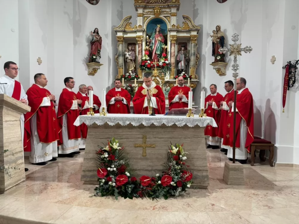 Polaganjem vijenaca i svečanom misom započelo obilježavanje Dana Općine Jakšić