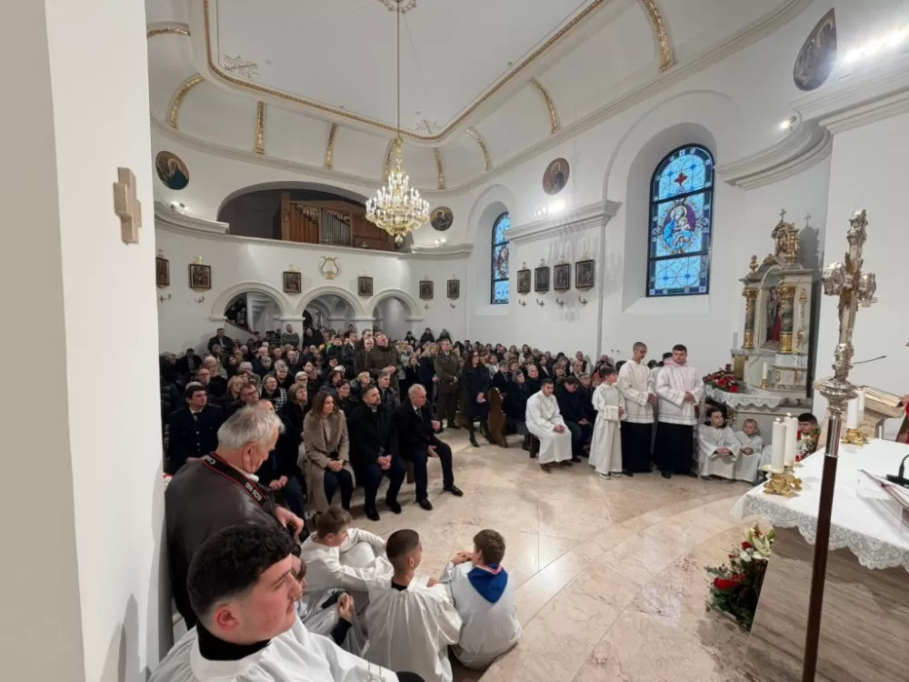 Polaganjem vijenaca i svečanom misom započelo obilježavanje Dana Općine Jakšić