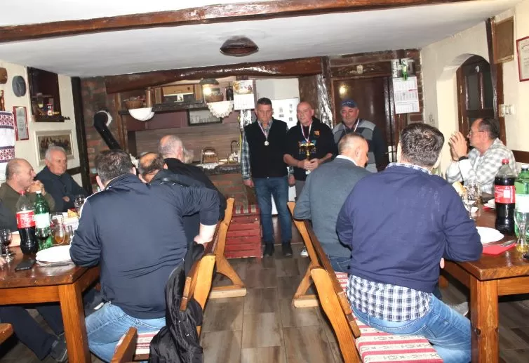 Zajednička večera i druženje nakon osvajanja zlatne medalje 