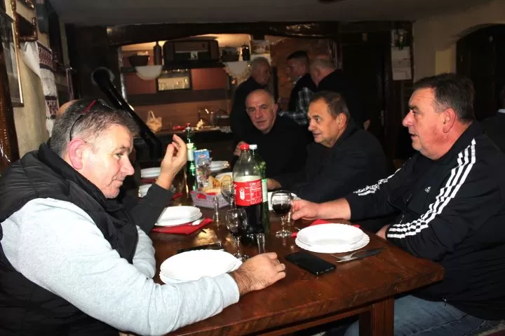 Zajednička večera i druženje nakon osvajanja zlatne medalje 