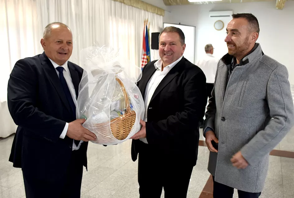 Zahvalnice Općine Jakšić primili su Limarija Pažin, OŠ Mladost, Mirela Pavličić Hein, Slavko Glavaš i Ivo Grbeš-Honda