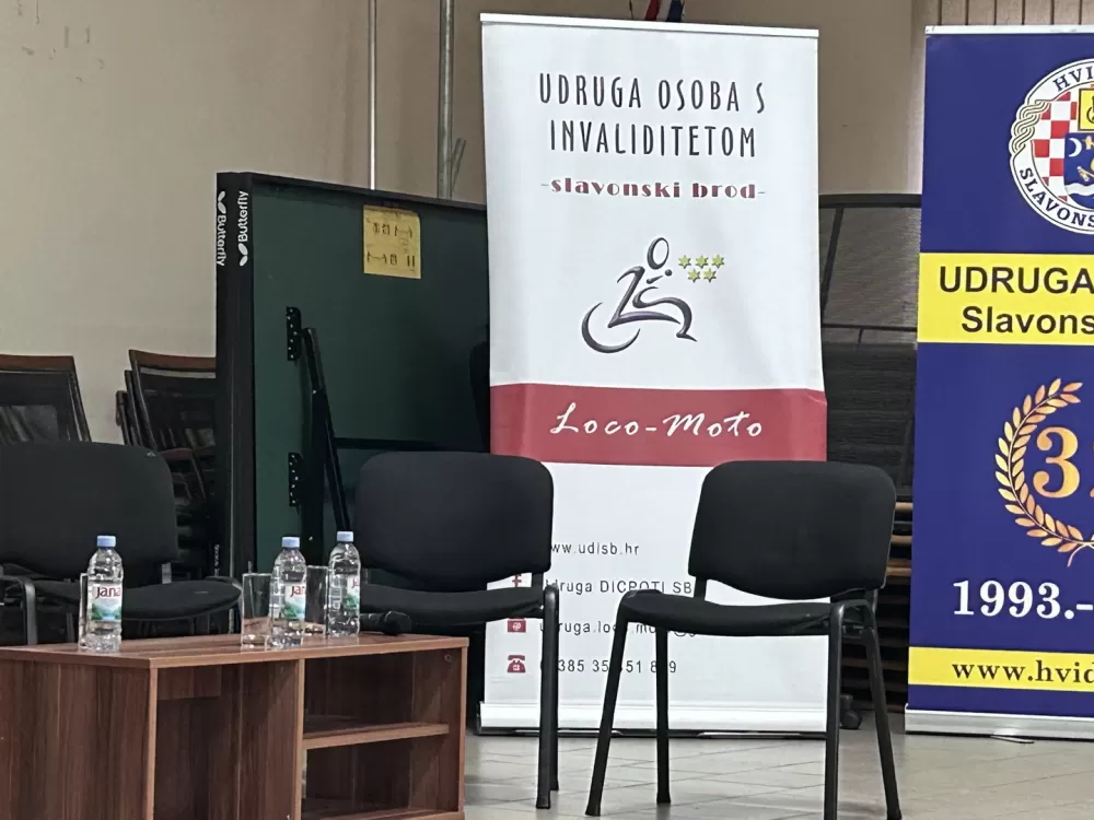 Tribina „Dom po mjeri svakoga“ okupila stručnjake i osobe s invaliditetom u Slavonskom Brodu