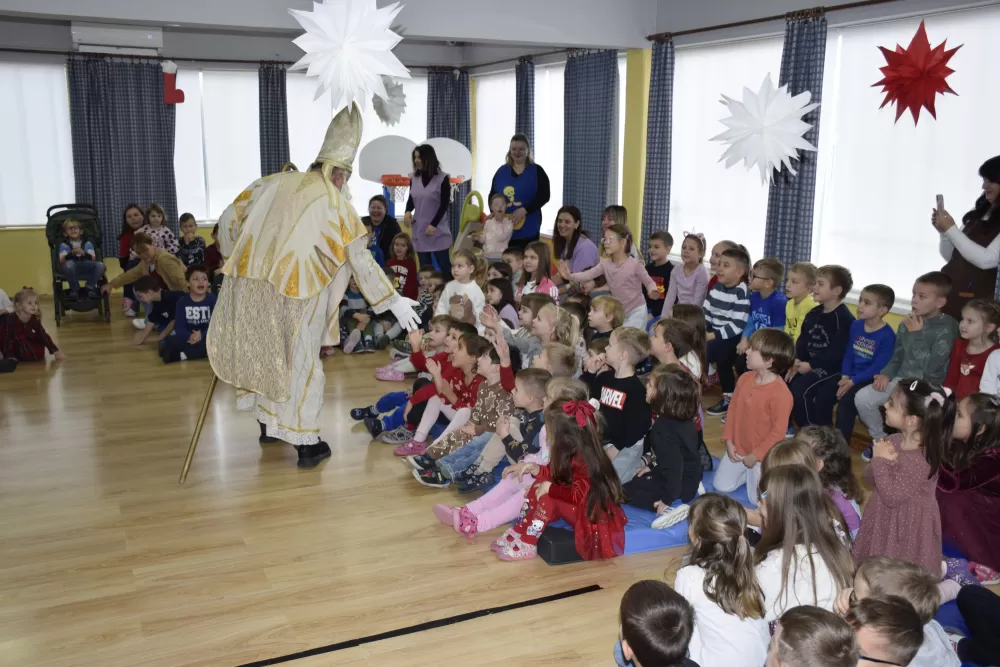 Sveti Nikola unio radost i osmijehe u požeške vrtiće, bolnicu i Kaznionicu