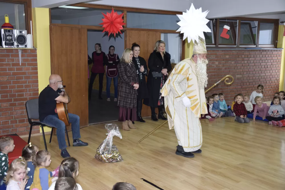 Sveti Nikola unio radost i osmijehe u požeške vrtiće, bolnicu i Kaznionicu