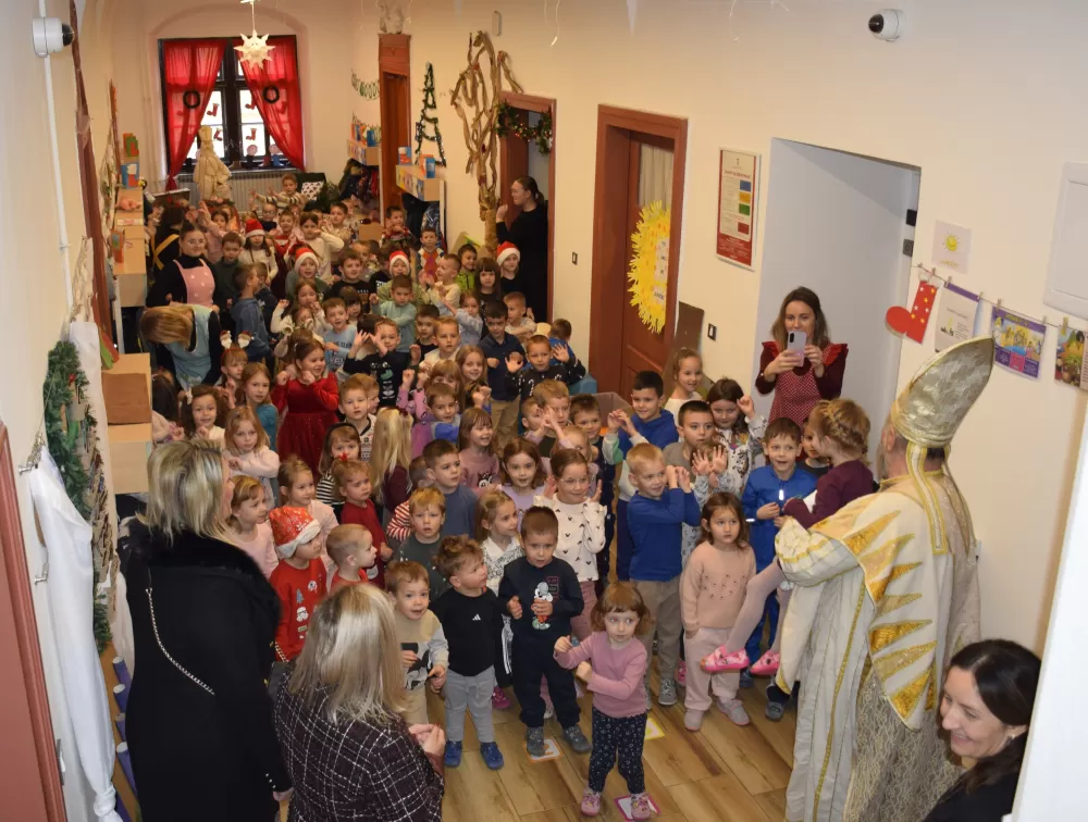 Sveti Nikola unio radost i osmijehe u požeške vrtiće, bolnicu i Kaznionicu