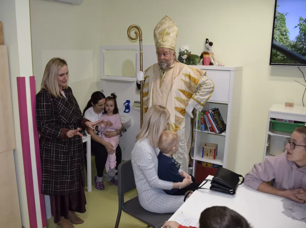Sveti Nikola unio radost i osmijehe u požeške vrtiće, bolnicu i Kaznionicu