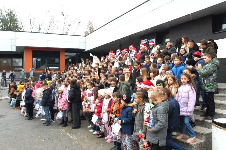 MOTOKLUB „BULLS“: Školskoj djeci i predškolcima podijelili prigodne darove