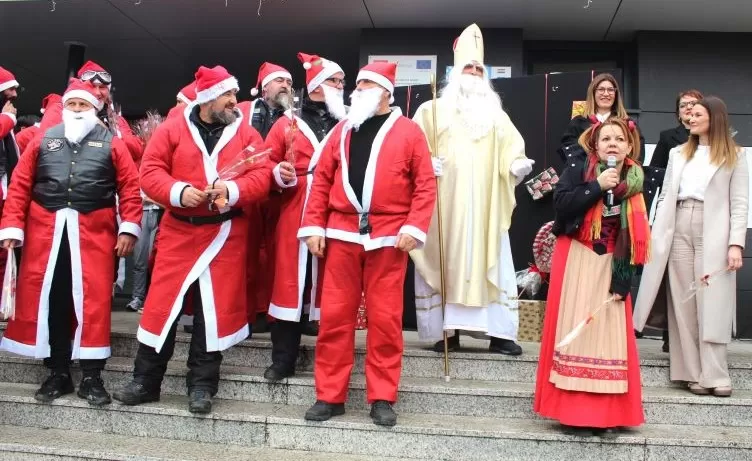 MOTOKLUB „BULLS“: Školskoj djeci i predškolcima podijelili prigodne darove