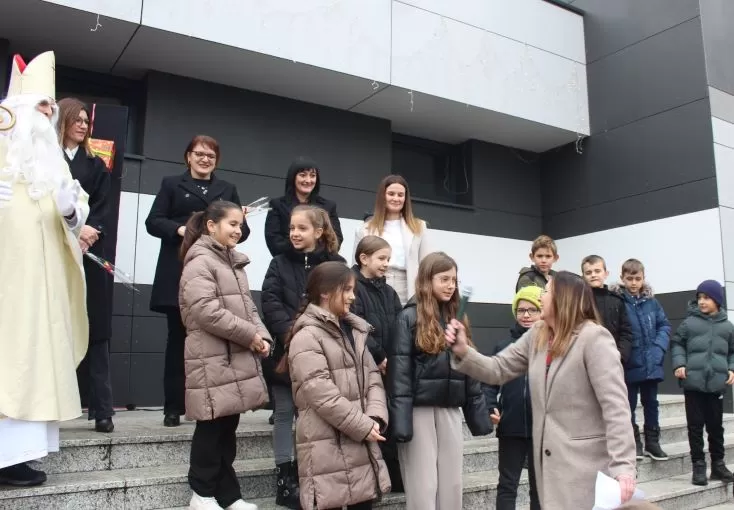 MOTOKLUB „BULLS“: Školskoj djeci i predškolcima podijelili prigodne darove