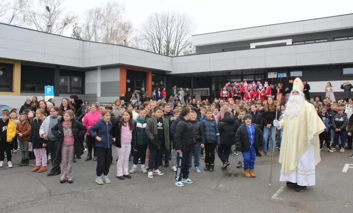 MOTOKLUB „BULLS“: Školskoj djeci i predškolcima podijelili prigodne darove