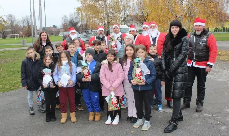 MOTOKLUB „BULLS“: Školskoj djeci i predškolcima podijelili prigodne darove