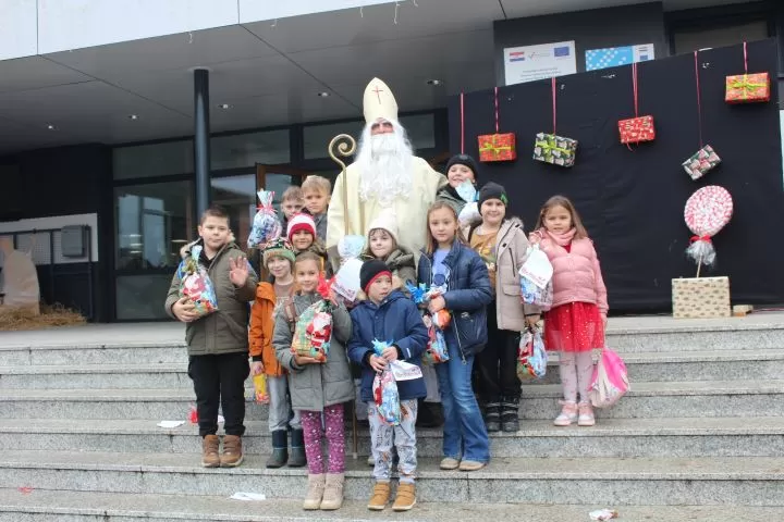MOTOKLUB „BULLS“: Školskoj djeci i predškolcima podijelili prigodne darove