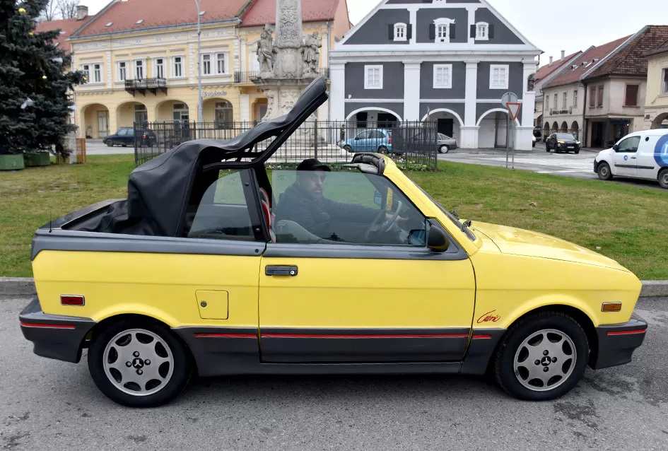Požeška garaža čuva blago: Siniša Bosanac i rijetki Yugo Cabrio koji mami uzdahe