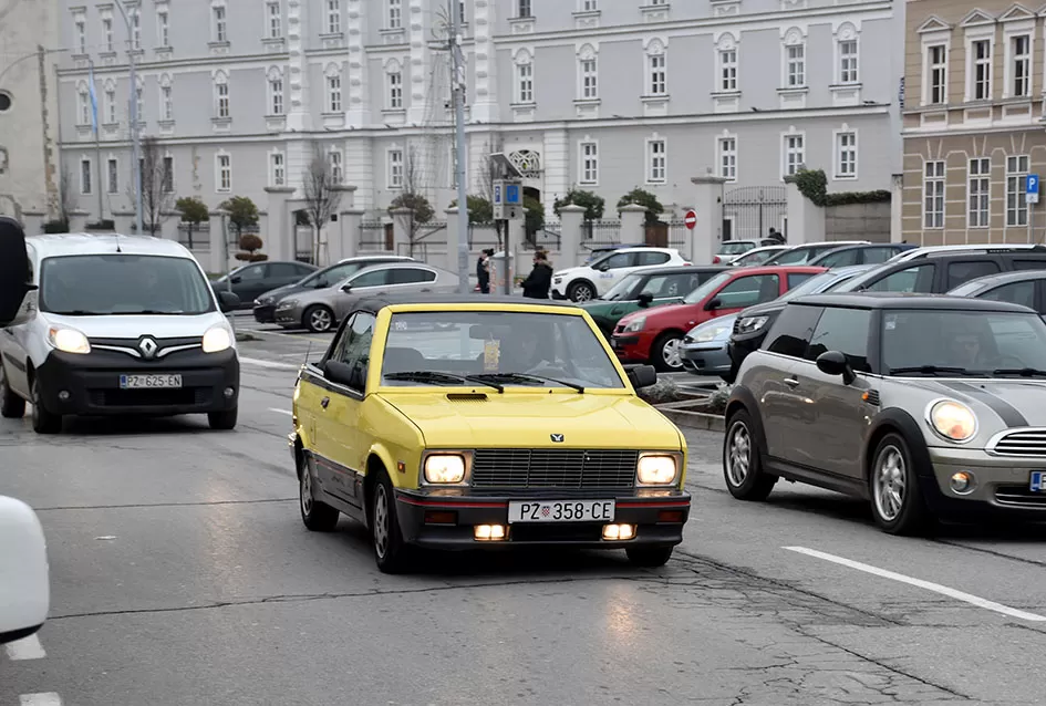 Požeška garaža čuva blago: Siniša Bosanac i rijetki Yugo Cabrio koji mami uzdahe