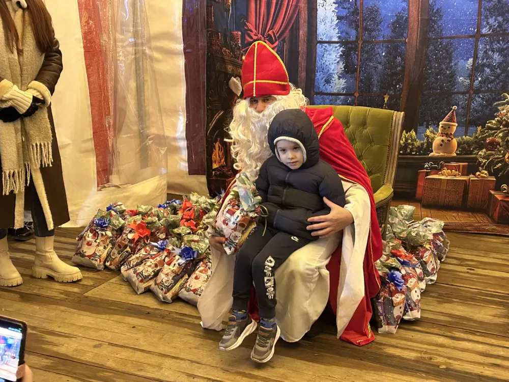 Sveti Nikola posjetio Tvrđavu Brod i podijelio darove najmlađima