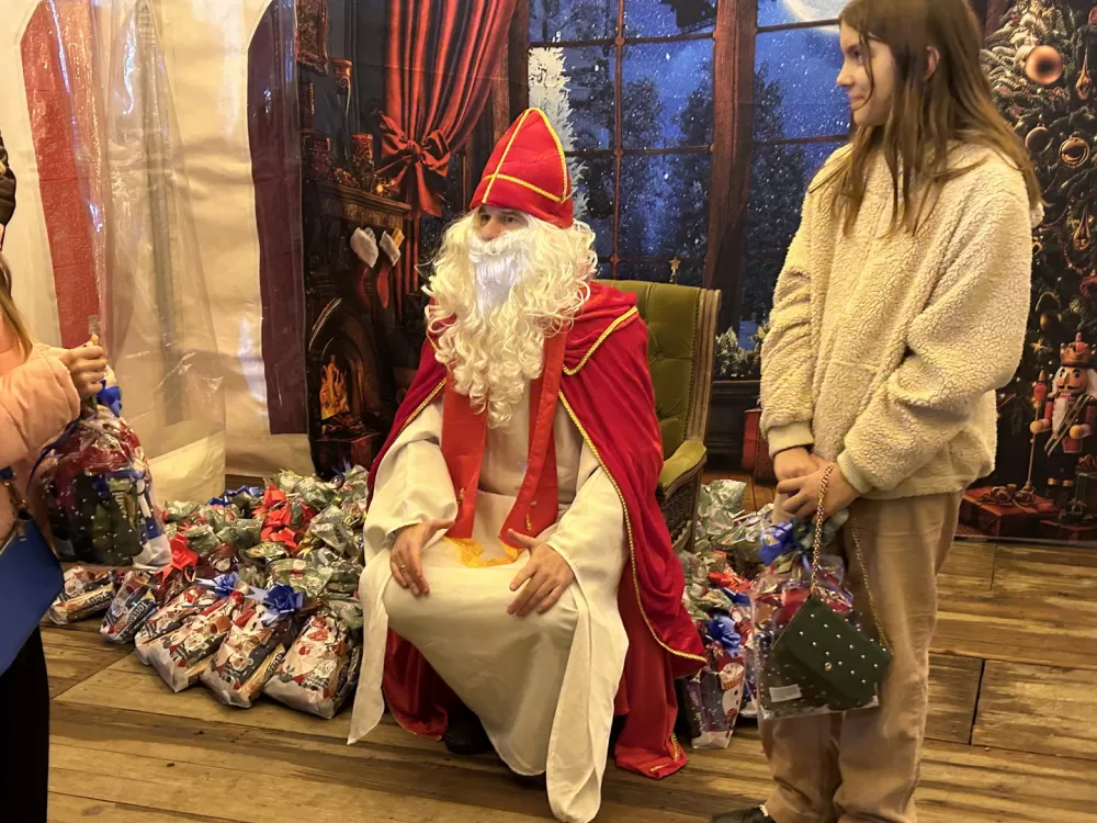 Sveti Nikola posjetio Tvrđavu Brod i podijelio darove najmlađima