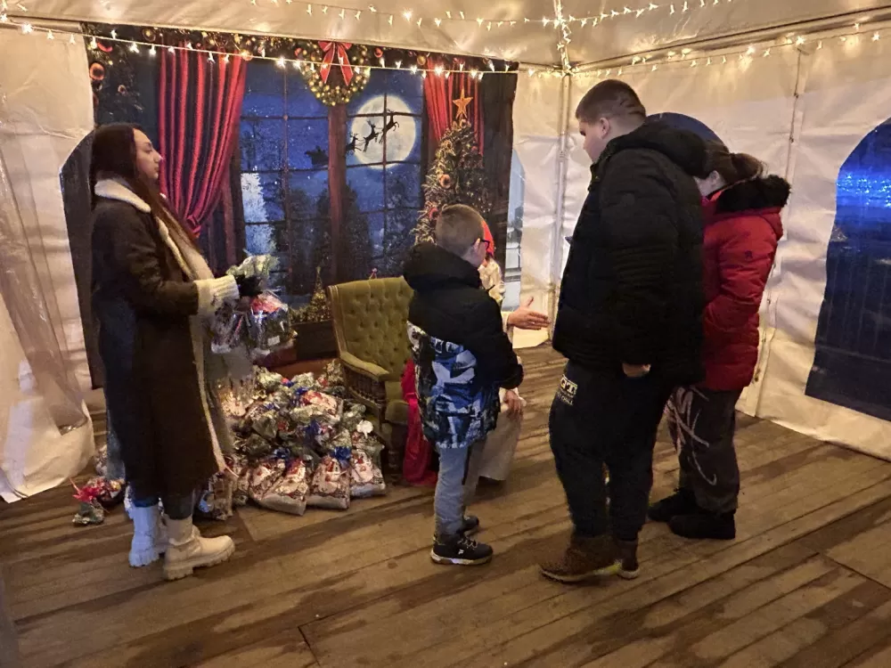 Sveti Nikola posjetio Tvrđavu Brod i podijelio darove najmlađima