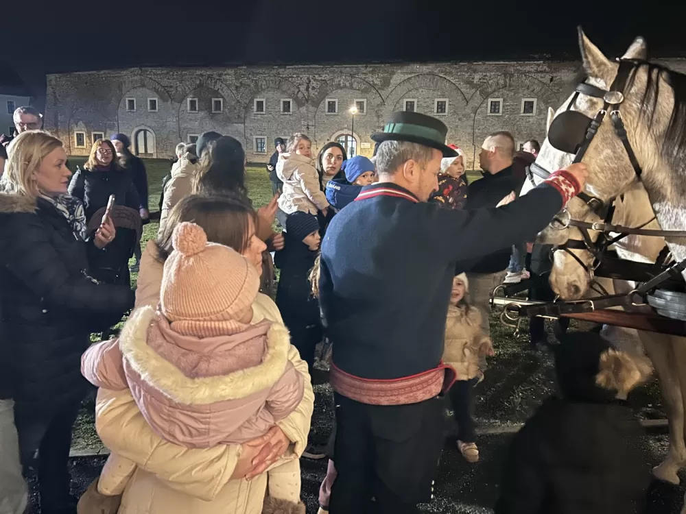 Sveti Nikola posjetio Tvrđavu Brod i podijelio darove najmlađima