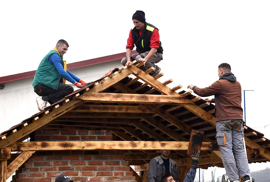Zajedništvo na djelu: Kako nogometaši NK Parasan pripremaju veliku proslavu