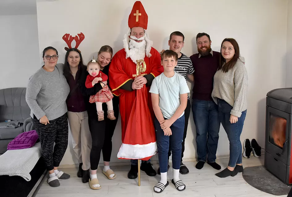 Požega.eu | Sveti Nikola po prvi puta razveselio djecu u Štitnjaku: Krampus ostao bez posla, darovi stigli u svaku dobru čizmicu