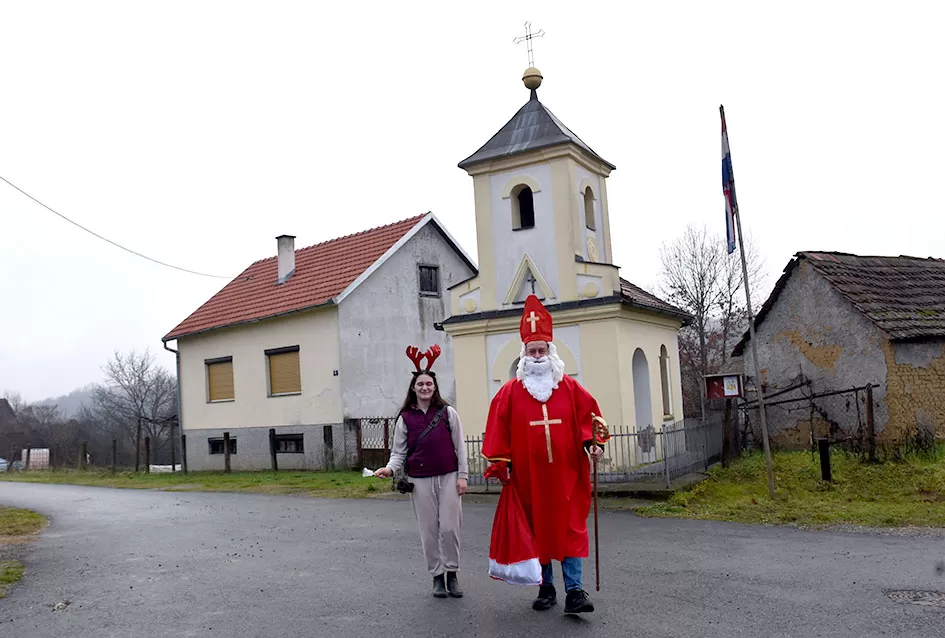 Sveti Nikola po prvi puta razveselio djecu u Štitnjaku: Krampus ostao bez posla, darovi stigli u svaku dobru čizmicu
