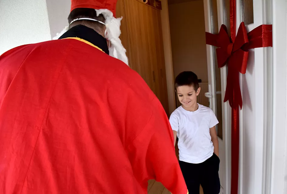 Sveti Nikola po prvi puta razveselio djecu u Štitnjaku: Krampus ostao bez posla, darovi stigli u svaku dobru čizmicu