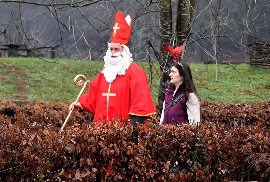 Sveti Nikola po prvi puta razveselio djecu u Štitnjaku: Krampus ostao bez posla, darovi stigli u svaku dobru čizmicu