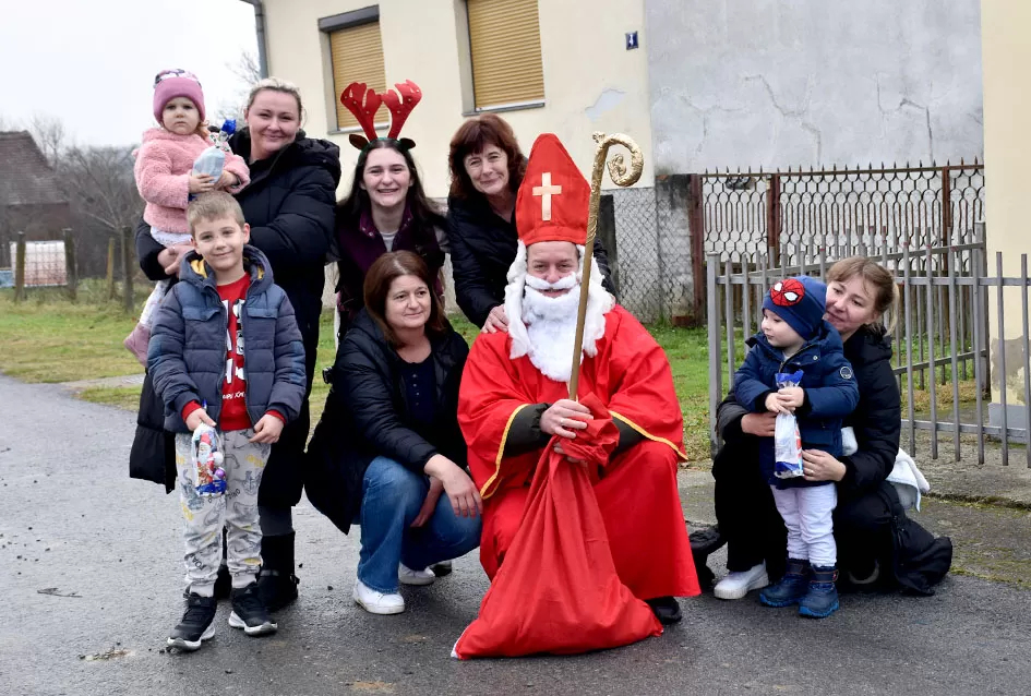 Sveti Nikola po prvi puta razveselio djecu u Štitnjaku: Krampus ostao bez posla, darovi stigli u svaku dobru čizmicu