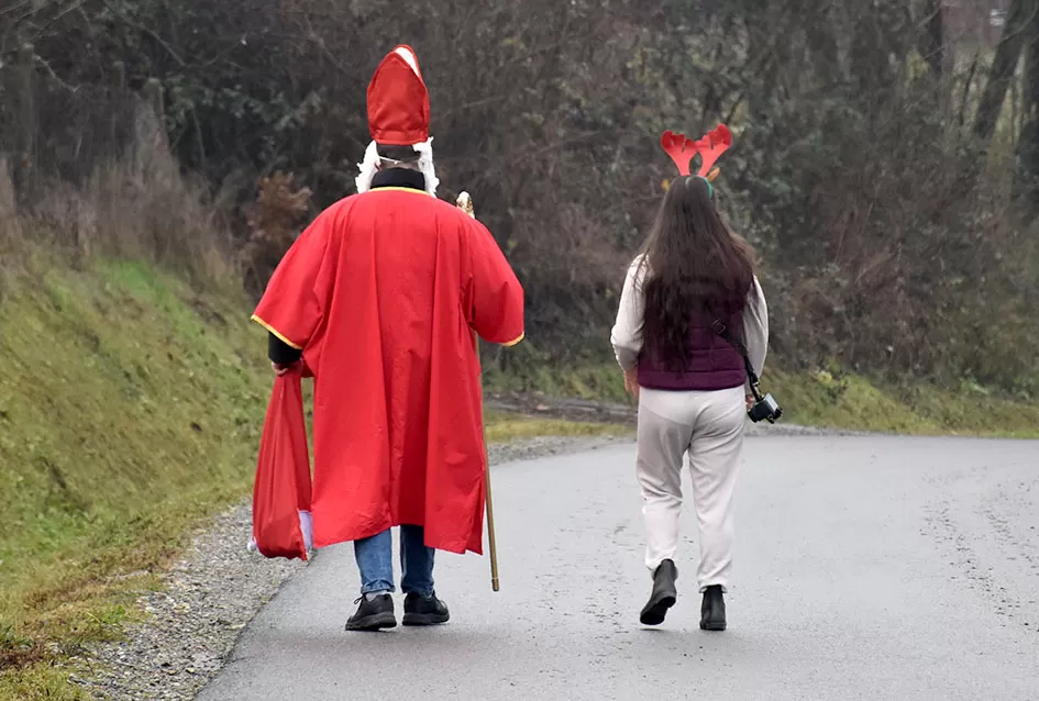 Sveti Nikola po prvi puta razveselio djecu u Štitnjaku: Krampus ostao bez posla, darovi stigli u svaku dobru čizmicu