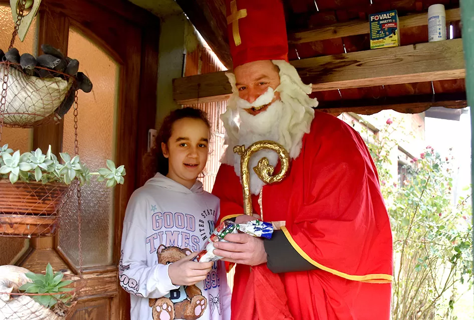 Sveti Nikola po prvi puta razveselio djecu u Štitnjaku: Krampus ostao bez posla, darovi stigli u svaku dobru čizmicu