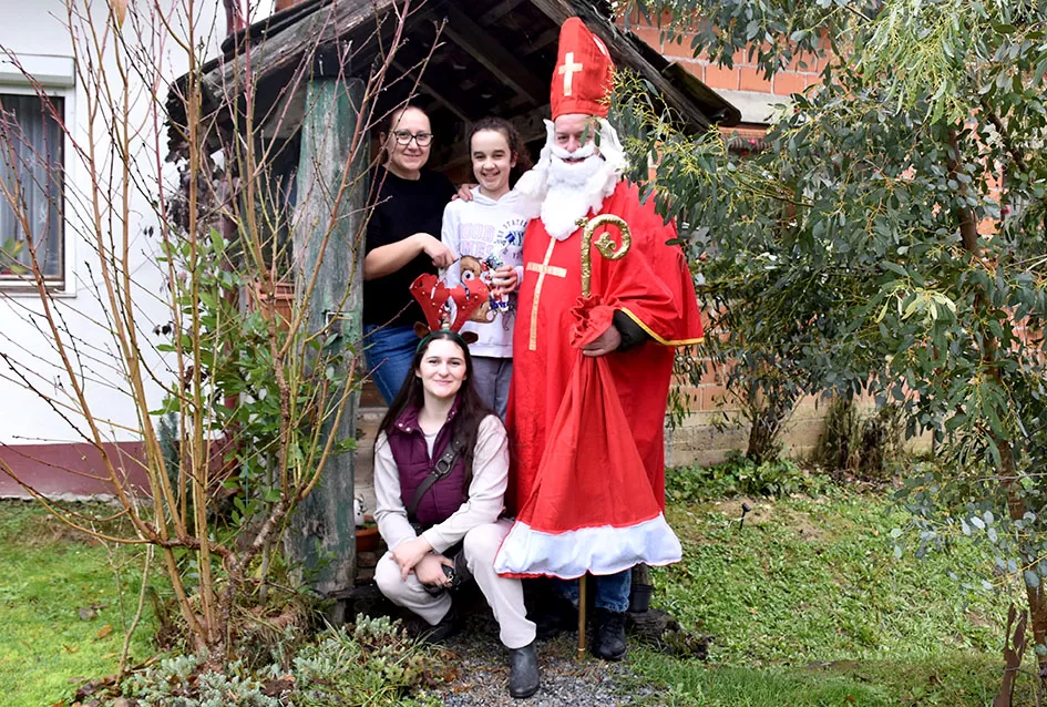 Sveti Nikola po prvi puta razveselio djecu u Štitnjaku: Krampus ostao bez posla, darovi stigli u svaku dobru čizmicu