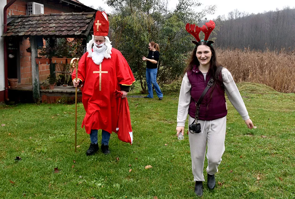 Sveti Nikola po prvi puta razveselio djecu u Štitnjaku: Krampus ostao bez posla, darovi stigli u svaku dobru čizmicu
