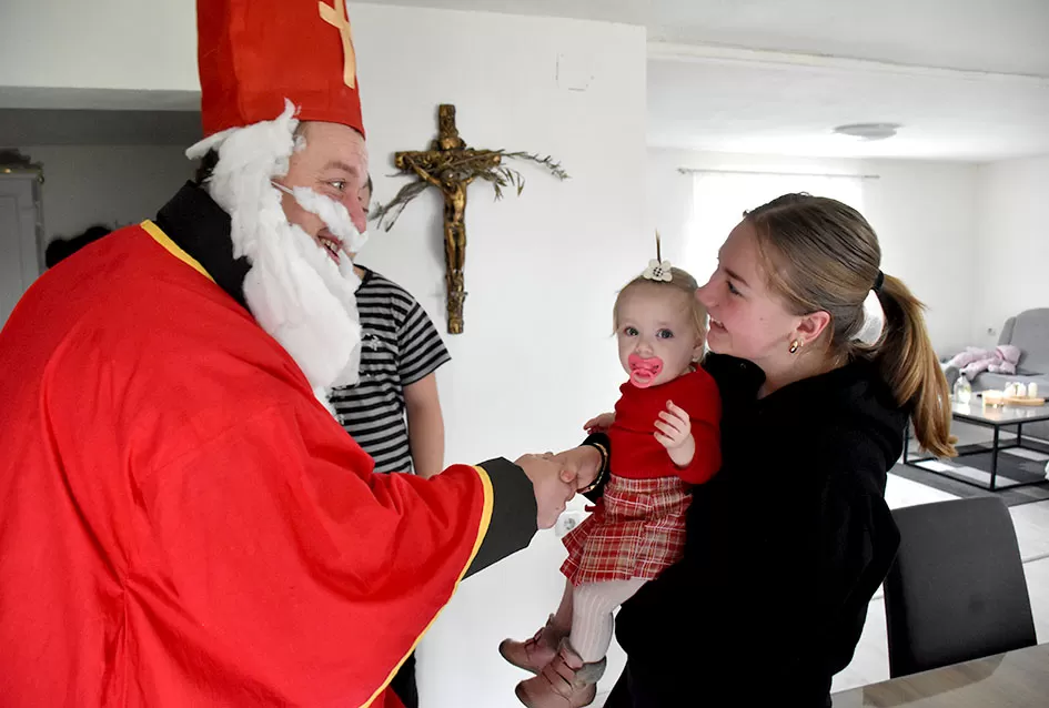 Sveti Nikola po prvi puta razveselio djecu u Štitnjaku: Krampus ostao bez posla, darovi stigli u svaku dobru čizmicu