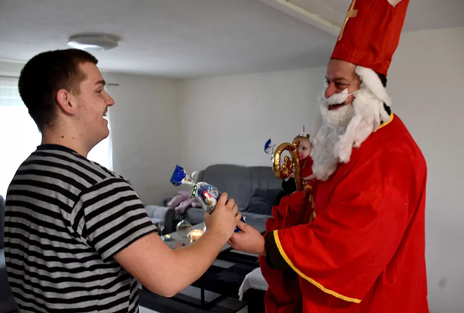 Sveti Nikola po prvi puta razveselio djecu u Štitnjaku: Krampus ostao bez posla, darovi stigli u svaku dobru čizmicu