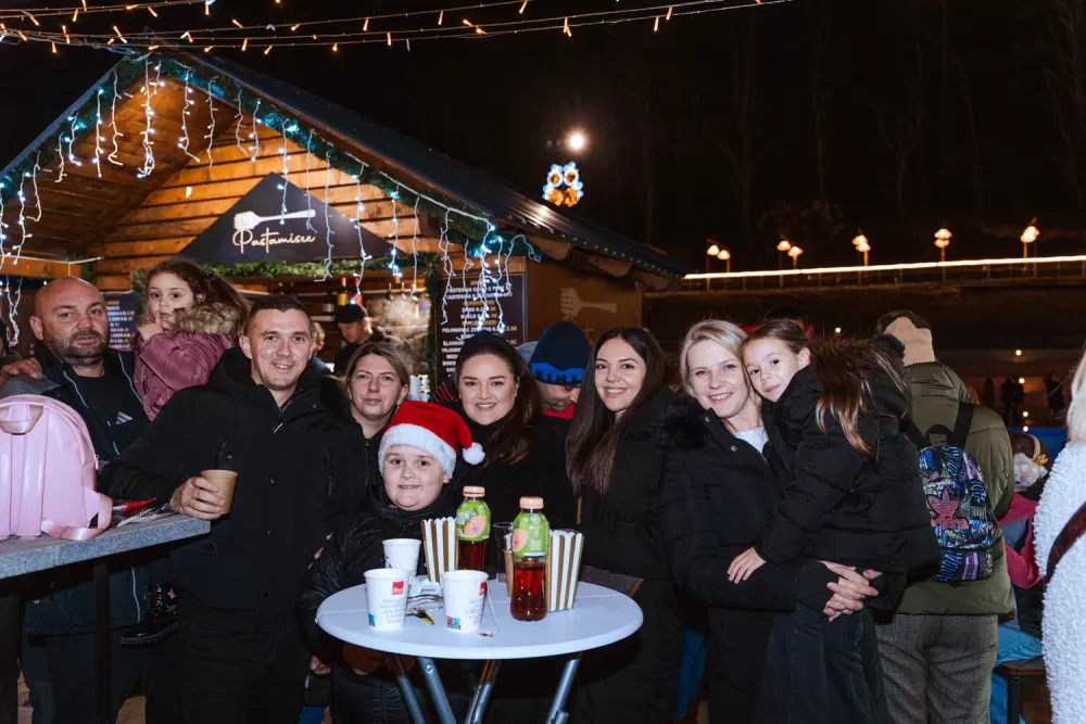 Blagdanska čarolija pod Zlatnim Papukom: Otvorena Ninina čarobna Shhhuma