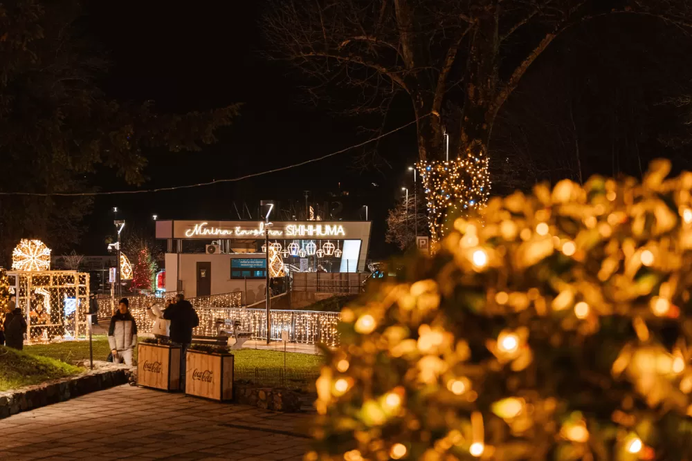 Blagdanska čarolija pod Zlatnim Papukom: Otvorena Ninina čarobna Shhhuma