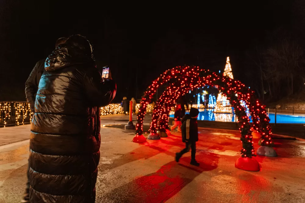 Blagdanska čarolija pod Zlatnim Papukom: Otvorena Ninina čarobna Shhhuma