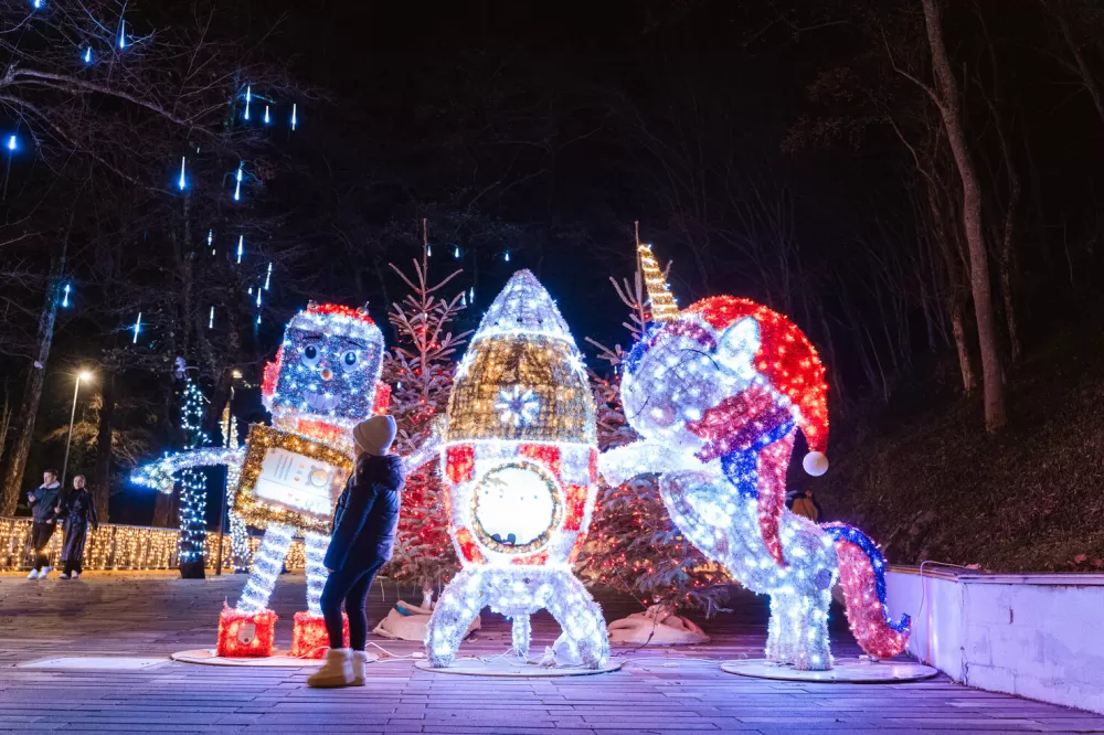Blagdanska čarolija pod Zlatnim Papukom: Otvorena Ninina čarobna Shhhuma