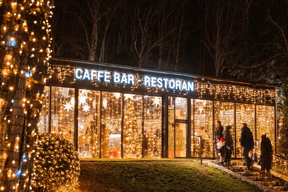 Blagdanska čarolija pod Zlatnim Papukom: Otvorena Ninina čarobna Shhhuma