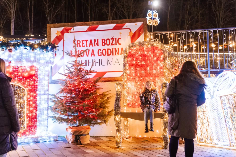 Blagdanska čarolija pod Zlatnim Papukom: Otvorena Ninina čarobna Shhhuma