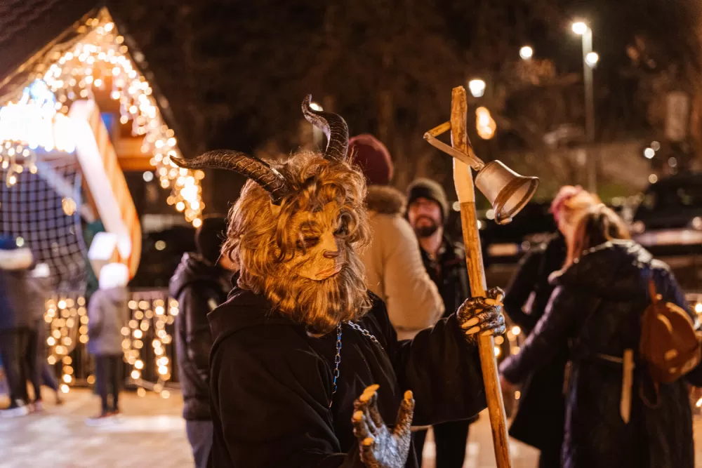 Blagdanska čarolija pod Zlatnim Papukom: Otvorena Ninina čarobna Shhhuma