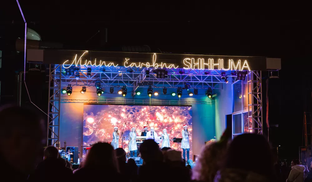 Blagdanska čarolija pod Zlatnim Papukom: Otvorena Ninina čarobna Shhhuma