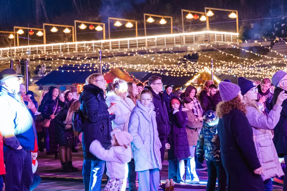 Blagdanska čarolija pod Zlatnim Papukom: Otvorena Ninina čarobna Shhhuma