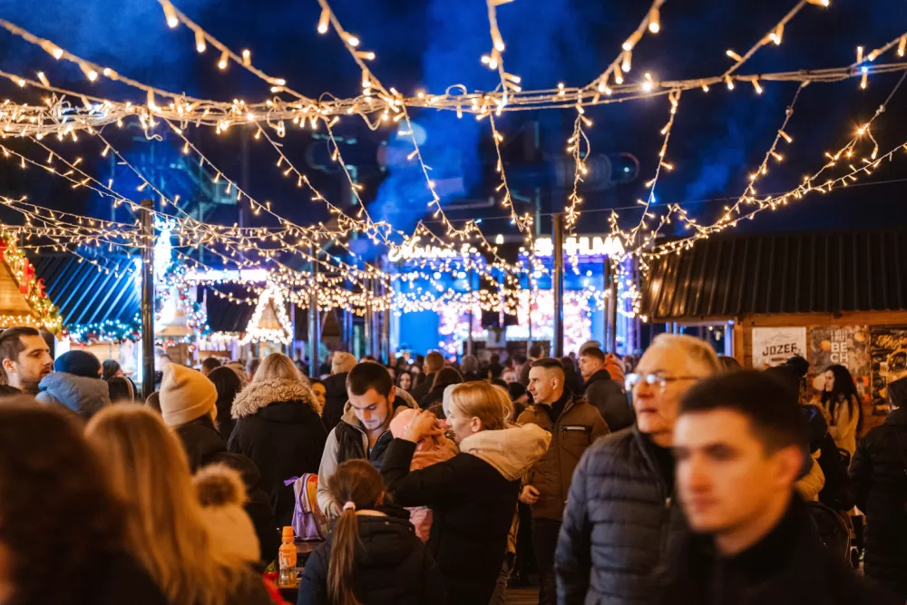 Blagdanska čarolija pod Zlatnim Papukom: Otvorena Ninina čarobna Shhhuma